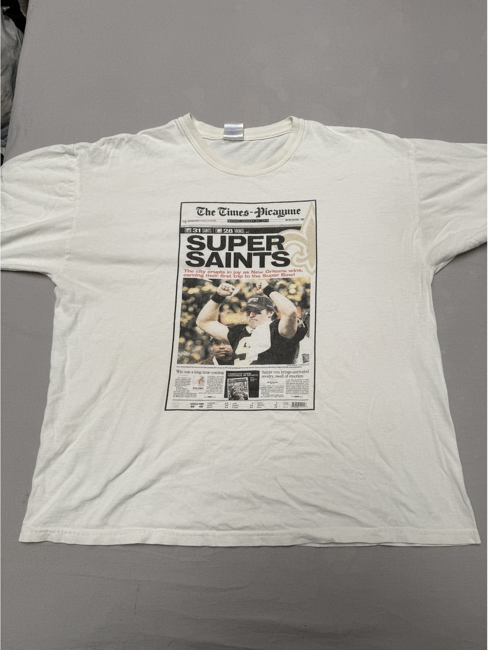 Superbowl Champions New Orleans Saints 2010 Newspaper Tee XL